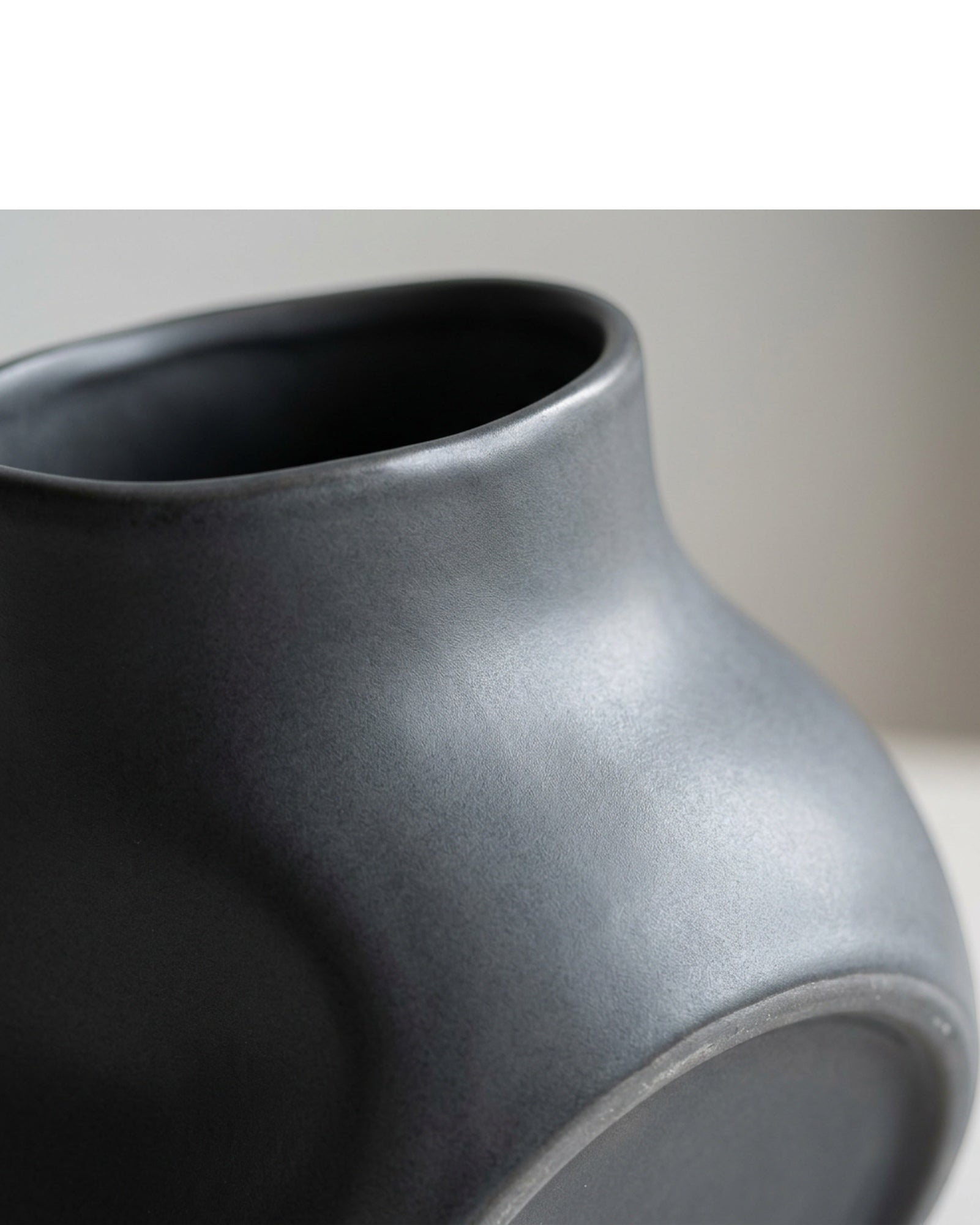 Blnxg Sculpted Ceramic Vase Charcoal Gray 9 in
